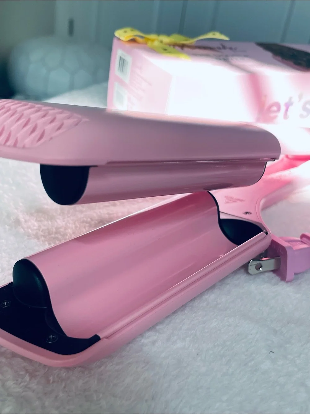 Pink Ceramic Straightening Brush - Sleek Pink Finish